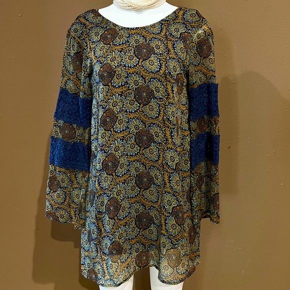 Volcom Making Magic Buckthorn Bell Sleeve Shift Dress - Picture 1 of 6